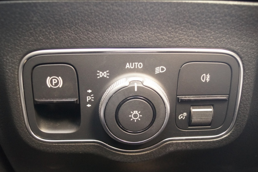 Mercedes-Benz B-Klasse 180 Automaat Business Solution AMG -PANO-LED-ECC-
