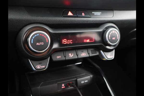 Kia Stonic 1.0 T-GDi DYNAMICPLUSLINE + TREKHAAK | STOELVERW. | CAMERA | 17 INCH | CARPLAY | KEYLESS