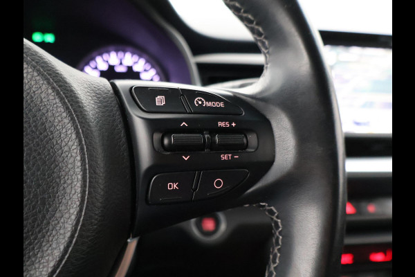Kia Stonic 1.0 T-GDi DYNAMICPLUSLINE + TREKHAAK | STOELVERW. | CAMERA | 17 INCH | CARPLAY | KEYLESS