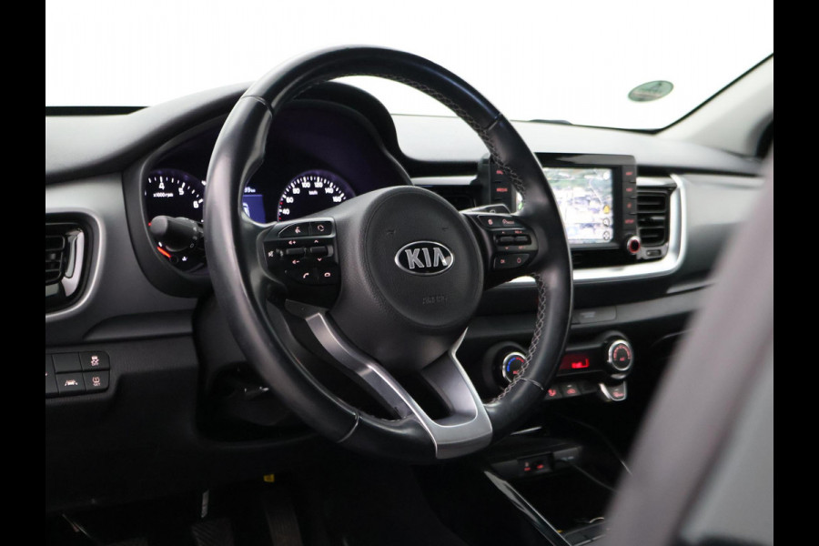 Kia Stonic 1.0 T-GDi DYNAMICPLUSLINE + TREKHAAK | STOELVERW. | CAMERA | 17 INCH | CARPLAY | KEYLESS
