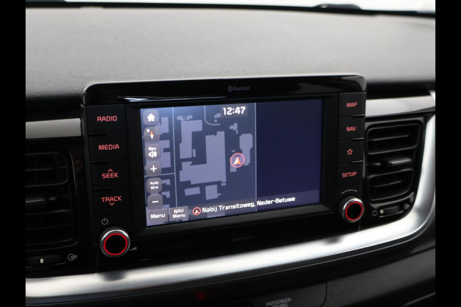 Kia Stonic 1.0 T-GDi DYNAMICPLUSLINE + TREKHAAK | STOELVERW. | CAMERA | 17 INCH | CARPLAY | KEYLESS