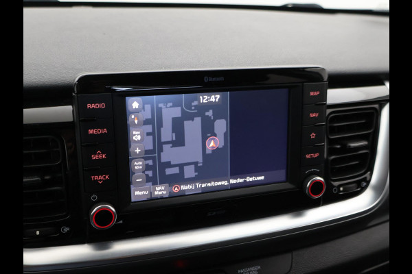 Kia Stonic 1.0 T-GDi DYNAMICPLUSLINE + TREKHAAK | STOELVERW. | CAMERA | 17 INCH | CARPLAY | KEYLESS