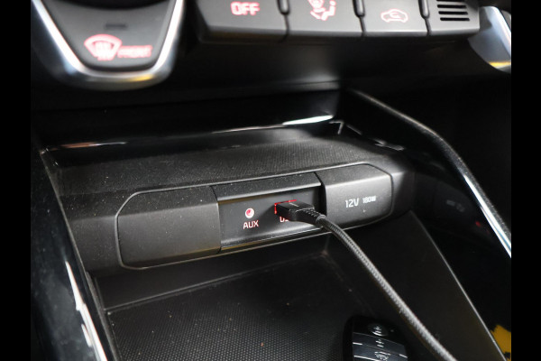 Kia Stonic 1.0 T-GDi DYNAMICPLUSLINE + TREKHAAK | STOELVERW. | CAMERA | 17 INCH | CARPLAY | KEYLESS
