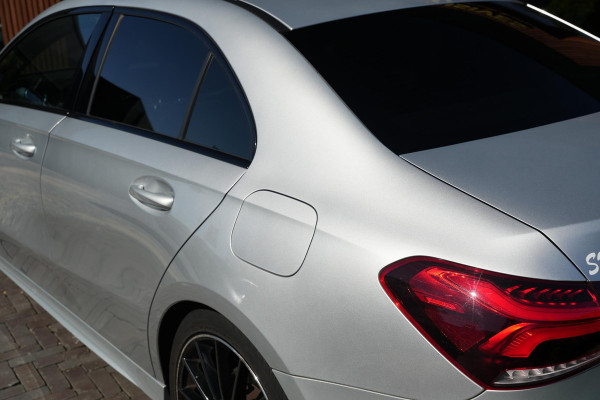 Mercedes-Benz A-Klasse 200 Business Solution AMG Wide screen Pano Dak