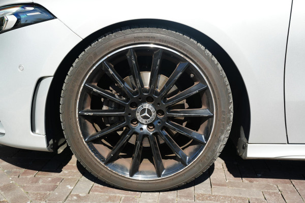 Mercedes-Benz A-Klasse 200 Business Solution AMG Wide screen Pano Dak