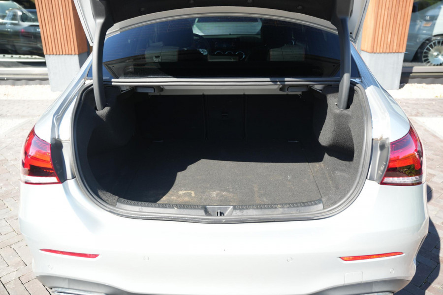 Mercedes-Benz A-Klasse 200 Business Solution AMG Wide screen Pano Dak