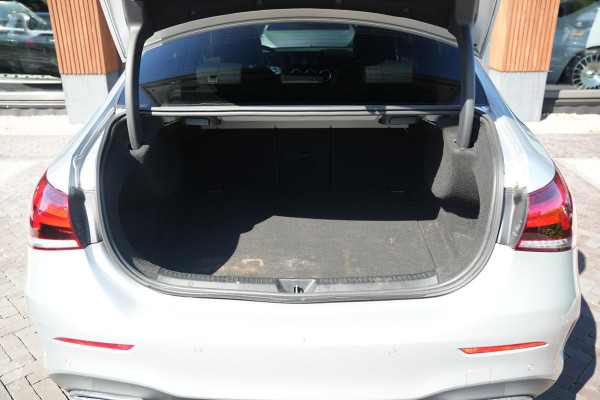 Mercedes-Benz A-Klasse 200 Business Solution AMG Wide screen Pano Dak