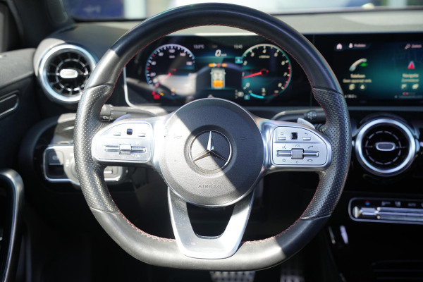 Mercedes-Benz A-Klasse 200 Business Solution AMG Wide screen Pano Dak