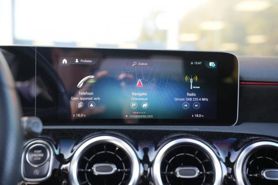 Mercedes-Benz A-Klasse 200 Business Solution AMG Wide screen Pano Dak