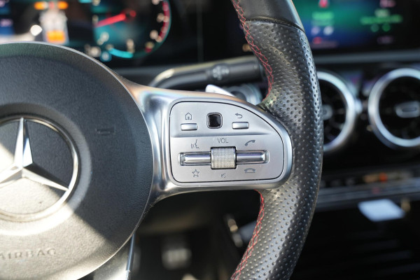 Mercedes-Benz A-Klasse 200 Business Solution AMG Wide screen Pano Dak