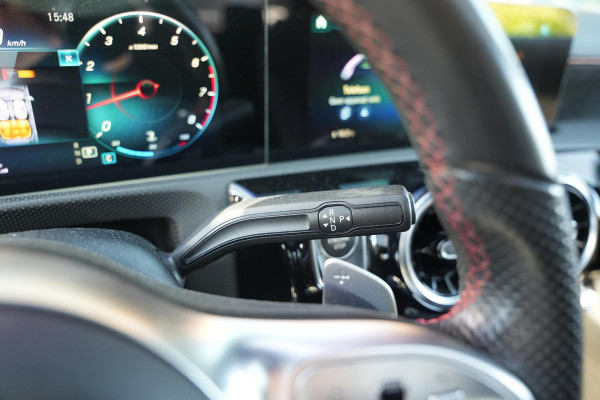 Mercedes-Benz A-Klasse 200 Business Solution AMG Wide screen Pano Dak