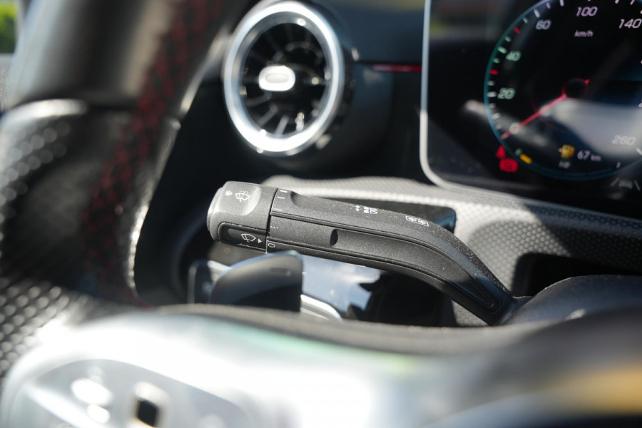 Mercedes-Benz A-Klasse 200 Business Solution AMG Wide screen Pano Dak