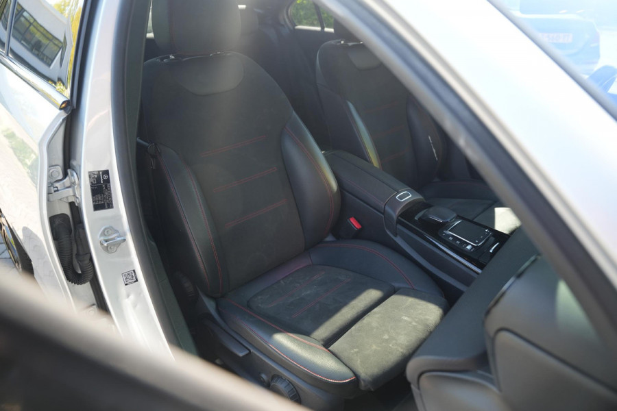 Mercedes-Benz A-Klasse 200 Business Solution AMG Wide screen Pano Dak