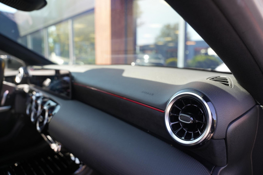 Mercedes-Benz A-Klasse 200 Business Solution AMG Wide screen Pano Dak