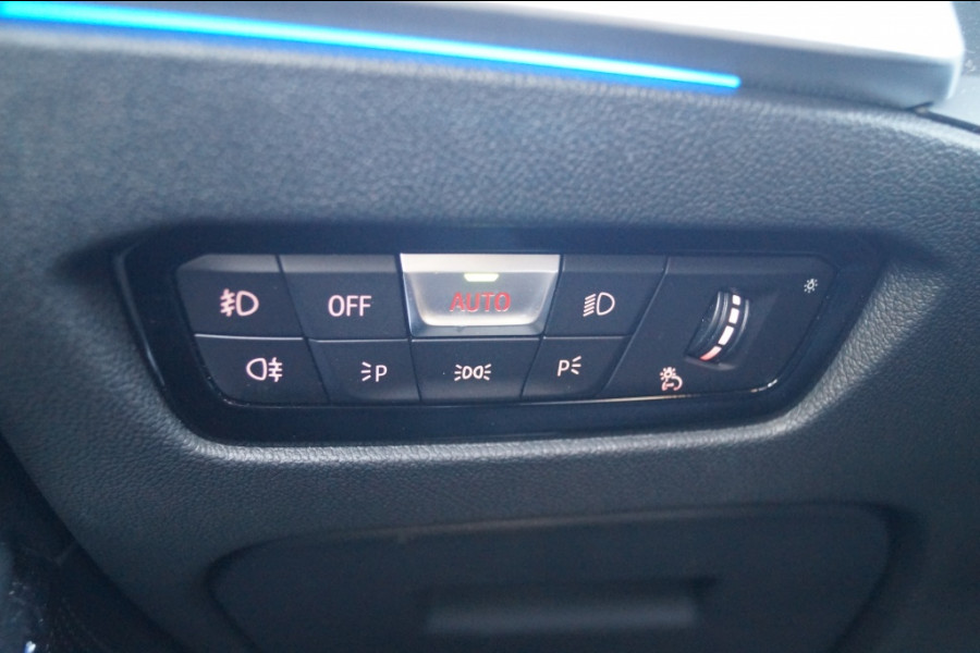 BMW 3 Serie Touring 318i High Executive Edition -LEER-CAM-NAVI-