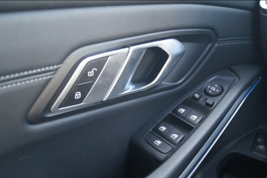 BMW 3 Serie Touring 318i High Executive Edition -LEER-CAM-NAVI-