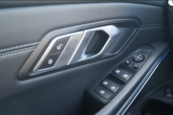 BMW 3 Serie Touring 318i High Executive Edition -LEER-CAM-NAVI-