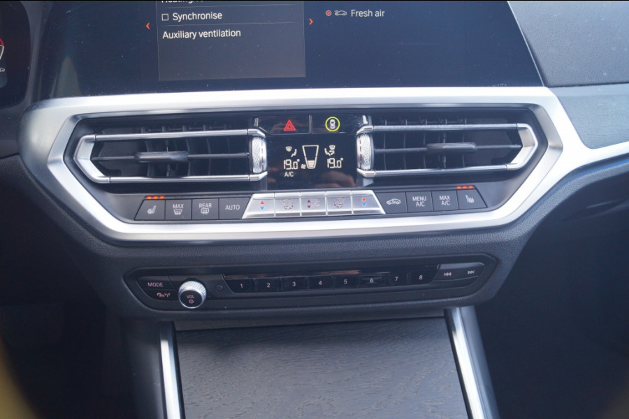 BMW 3 Serie Touring 318i High Executive Edition -LEER-CAM-NAVI-