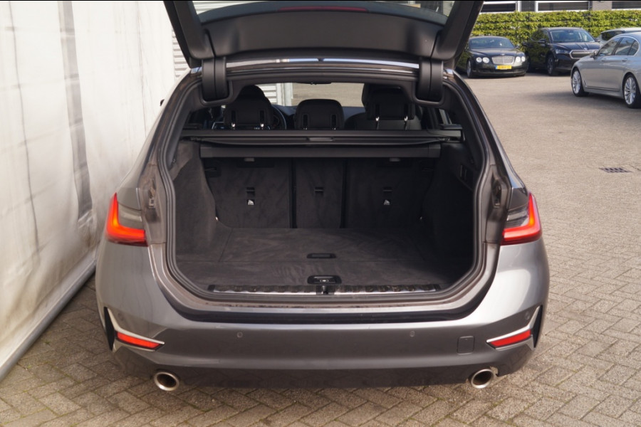 BMW 3 Serie Touring 318i High Executive Edition -LEER-CAM-NAVI-