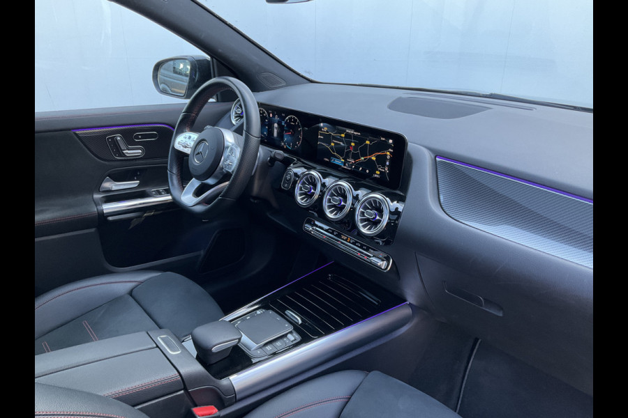 Mercedes-Benz GLA 200 164pk Solution AMG Memory Pano.dak Sfeerverl Hoogzitter Uitstraling!