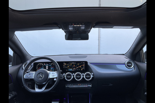 Mercedes-Benz GLA 200 164pk Solution AMG Memory Pano.dak Sfeerverl Hoogzitter Uitstraling!