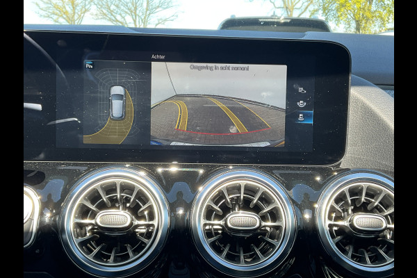 Mercedes-Benz GLA 200 164pk Solution AMG Memory Pano.dak Sfeerverl Hoogzitter Uitstraling!