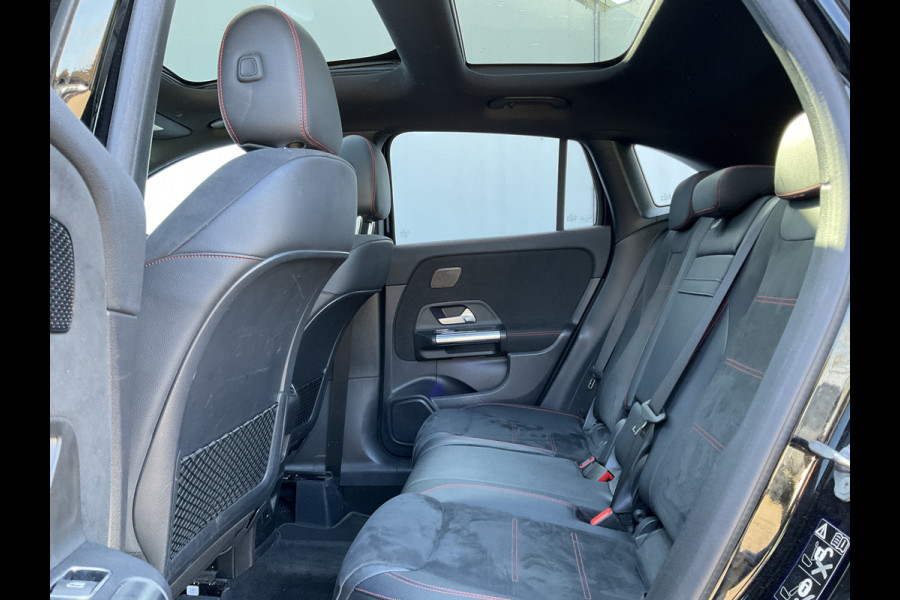 Mercedes-Benz GLA 200 164pk Solution AMG Memory Pano.dak Sfeerverl Hoogzitter Uitstraling!