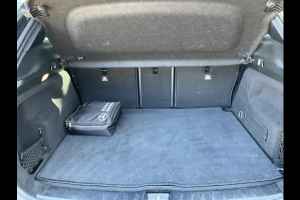 Mercedes-Benz GLA 200 164pk Solution AMG Memory Pano.dak Sfeerverl Hoogzitter Uitstraling!