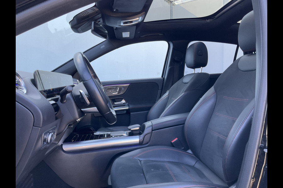 Mercedes-Benz GLA 200 164pk Solution AMG Memory Pano.dak Sfeerverl Hoogzitter Uitstraling!
