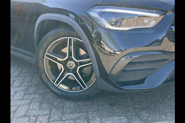 Mercedes-Benz GLA 200 164pk Solution AMG Memory Pano.dak Sfeerverl Hoogzitter Uitstraling!