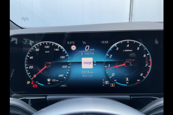 Mercedes-Benz GLA 200 164pk Solution AMG Memory Pano.dak Sfeerverl Hoogzitter Uitstraling!