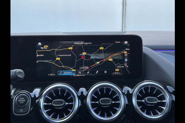 Mercedes-Benz GLA 200 164pk Solution AMG Memory Pano.dak Sfeerverl Hoogzitter Uitstraling!