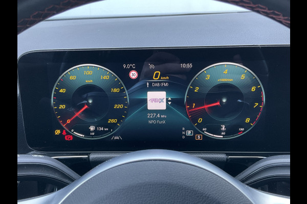 Mercedes-Benz GLA 200 164pk Solution AMG Memory Pano.dak Sfeerverl Hoogzitter Uitstraling!