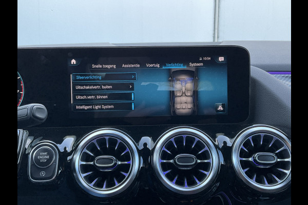 Mercedes-Benz GLA 200 164pk Solution AMG Memory Pano.dak Sfeerverl Hoogzitter Uitstraling!