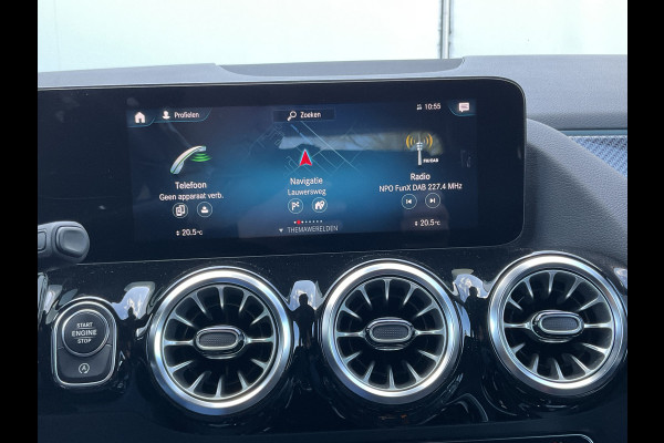 Mercedes-Benz GLA 200 164pk Solution AMG Memory Pano.dak Sfeerverl Hoogzitter Uitstraling!