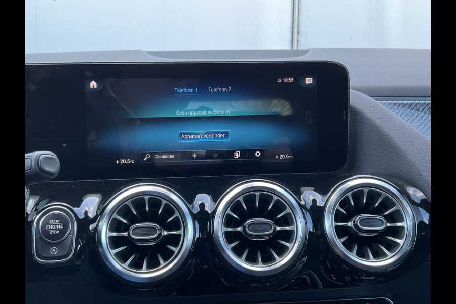 Mercedes-Benz GLA 200 164pk Solution AMG Memory Pano.dak Sfeerverl Hoogzitter Uitstraling!