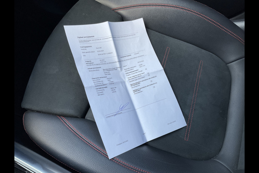 Mercedes-Benz GLA 200 164pk Solution AMG Memory Pano.dak Sfeerverl Hoogzitter Uitstraling!