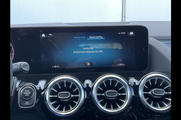 Mercedes-Benz GLA 200 164pk Solution AMG Memory Pano.dak Sfeerverl Hoogzitter Uitstraling!