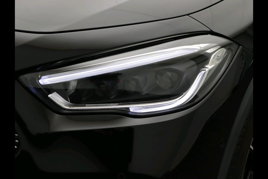 Mercedes-Benz GLA 200 164pk Solution AMG Memory Pano.dak Sfeerverl Hoogzitter Uitstraling!