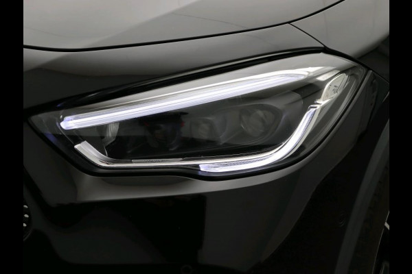 Mercedes-Benz GLA 200 164pk Solution AMG Memory Pano.dak Sfeerverl Hoogzitter Uitstraling!
