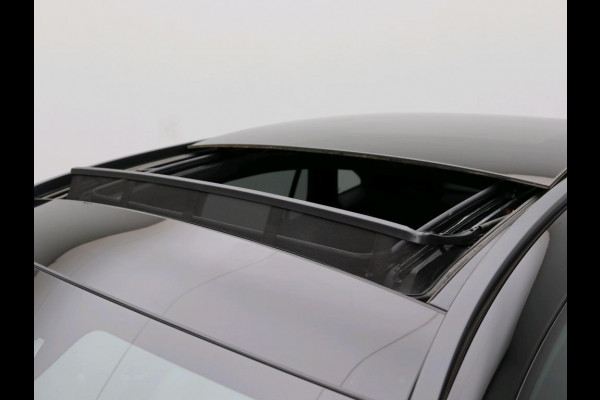 Mercedes-Benz GLA 200 164pk Solution AMG Memory Pano.dak Sfeerverl Hoogzitter Uitstraling!