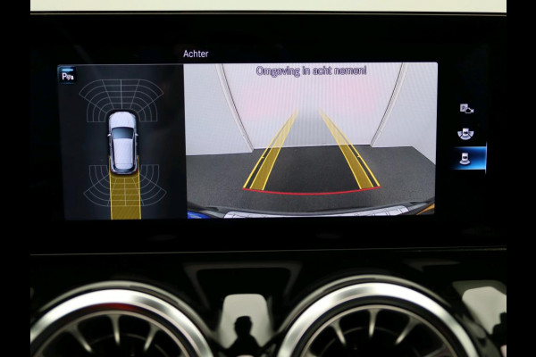 Mercedes-Benz GLA 200 164pk Solution AMG Memory Pano.dak Sfeerverl Hoogzitter Uitstraling!