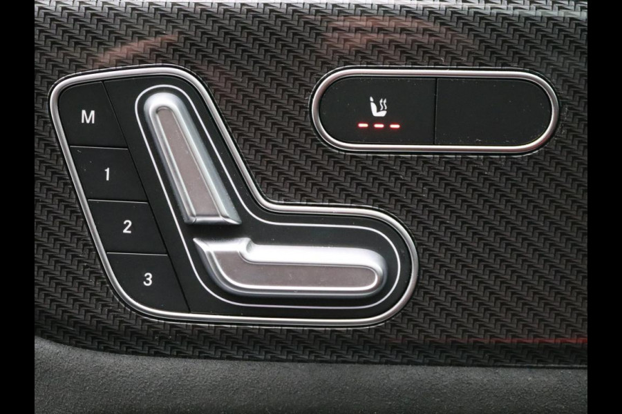 Mercedes-Benz GLA 200 164pk Solution AMG Memory Pano.dak Sfeerverl Hoogzitter Uitstraling!