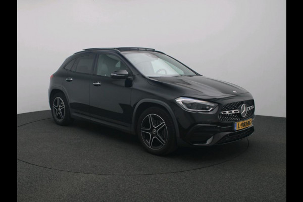 Mercedes-Benz GLA 200 164pk Solution AMG Memory Pano.dak Sfeerverl Hoogzitter Uitstraling!