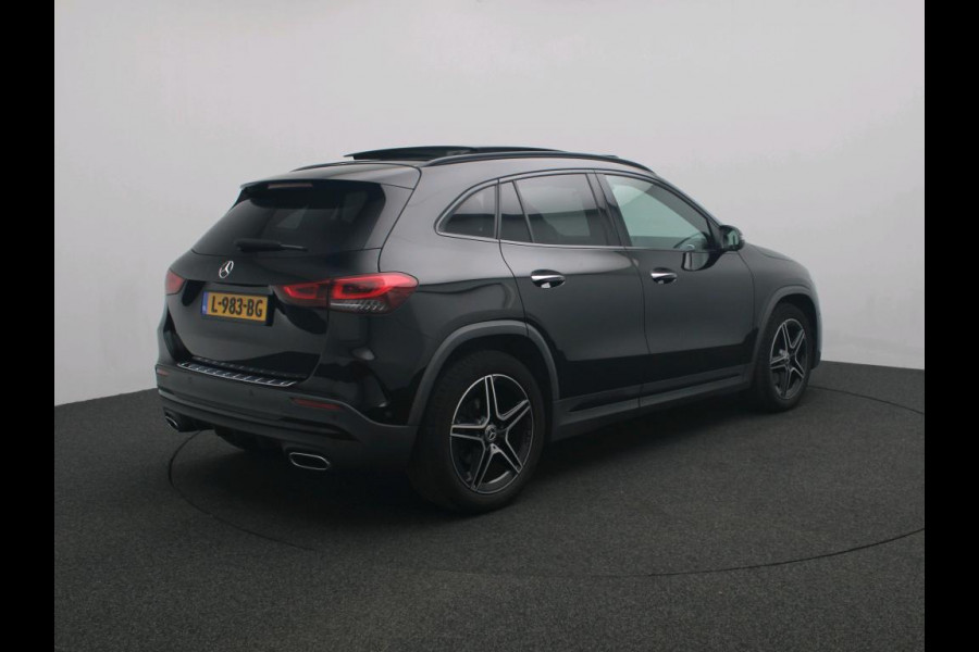 Mercedes-Benz GLA 200 164pk Solution AMG Memory Pano.dak Sfeerverl Hoogzitter Uitstraling!