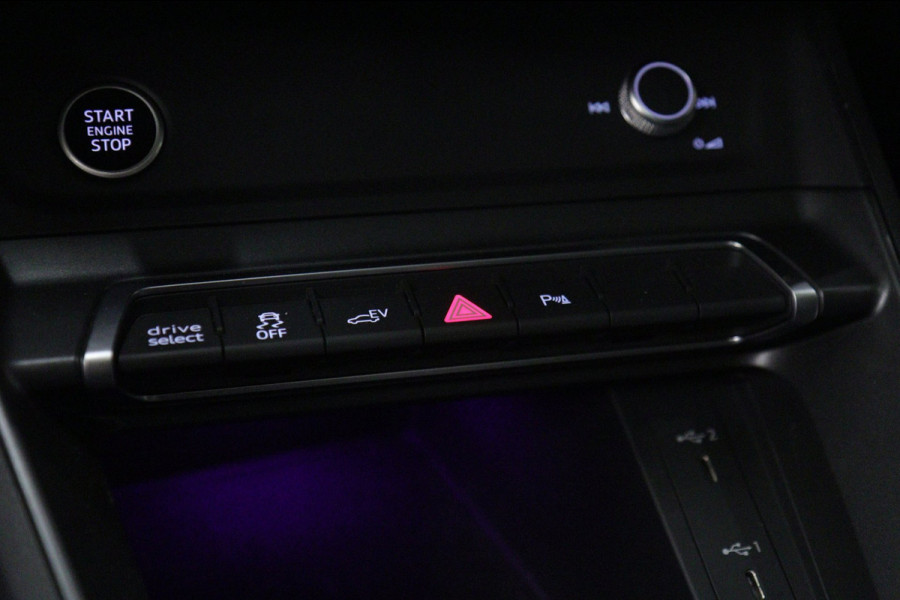 Audi Q3 Sportback 45 TFSI e S-Line PANO/SFEER/CAM/ACC/LANEASSIT/LEER/VOL