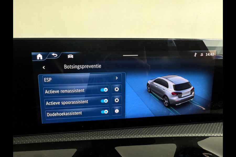 Mercedes-Benz A-Klasse 200 AMG Pano|Memory|HuD|Burmes|1e Eig