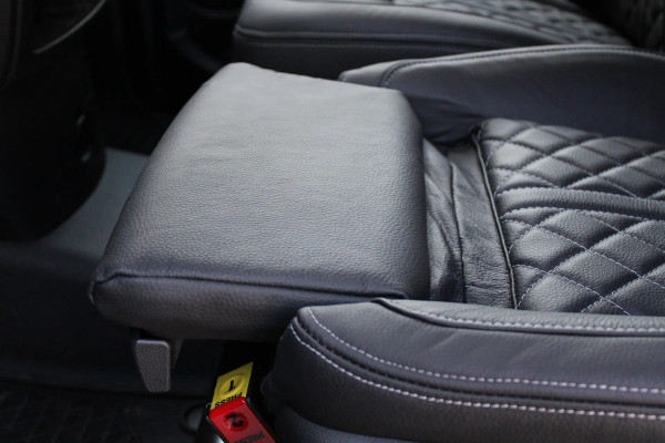 Mercedes-Benz Vito 116 CDI 163 PK Lang | BPM VRIJ | Multibeam LED | CarPlay | Camera | Dodehoek | MF Stuur | DAB | Climate control | 3-Zitter | Lederen bekleding | AV Edition