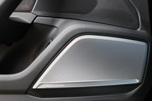 Audi RS6 Avant 4.0 TFSI quattro 600+PK BTW/KERAMISCH/SOFTCLOSE/VIRTUAL/B&O 3D/ACHTERASB/SFEER/PANO/22"/360 CAM/12 MND GARANTIE!