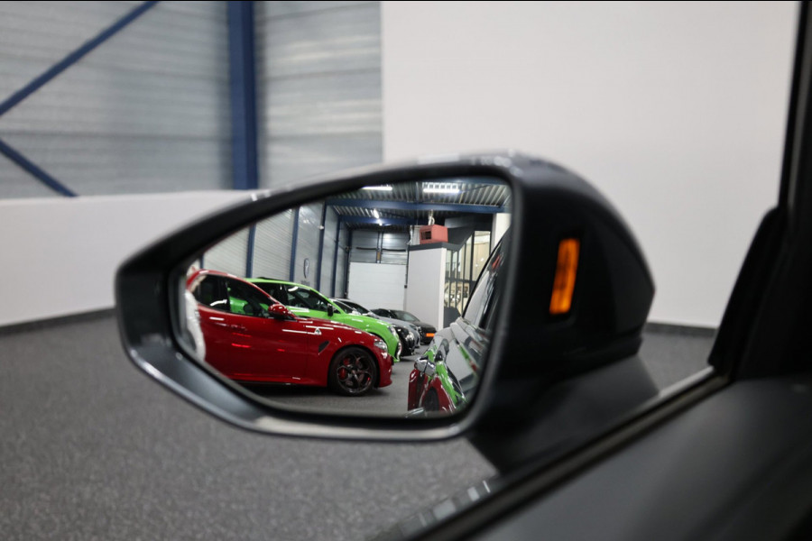 Audi RS6 Avant 4.0 TFSI quattro 600+PK BTW/KERAMISCH/SOFTCLOSE/VIRTUAL/B&O 3D/ACHTERASB/SFEER/PANO/22"/360 CAM/12 MND GARANTIE!